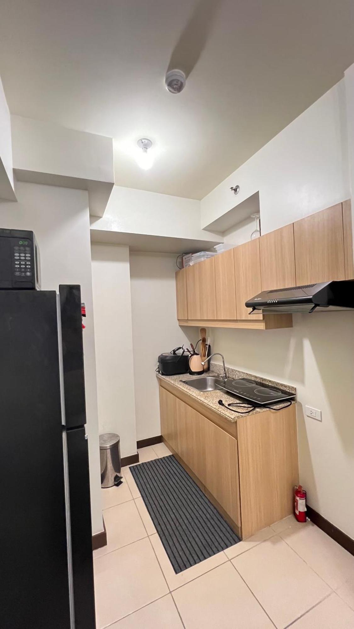 Brixton Place, Weston Tower Манила Экстерьер фото
